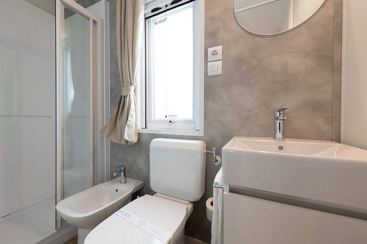 Gemütliche Hütte mit 2 Schlafzimmern für 5 Personen in Lido di Spina, Italien — perfekter Rückzugsort für Familien in Lido di Spina, Ferrara Provinz