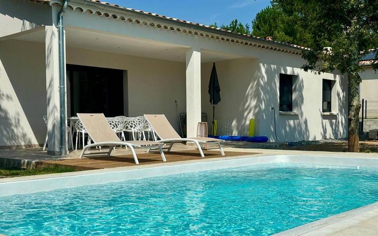 Location de vacances pour 10 personnes, avec piscine ainsi que jardin et vue à Rosières (Ardèche) - 2