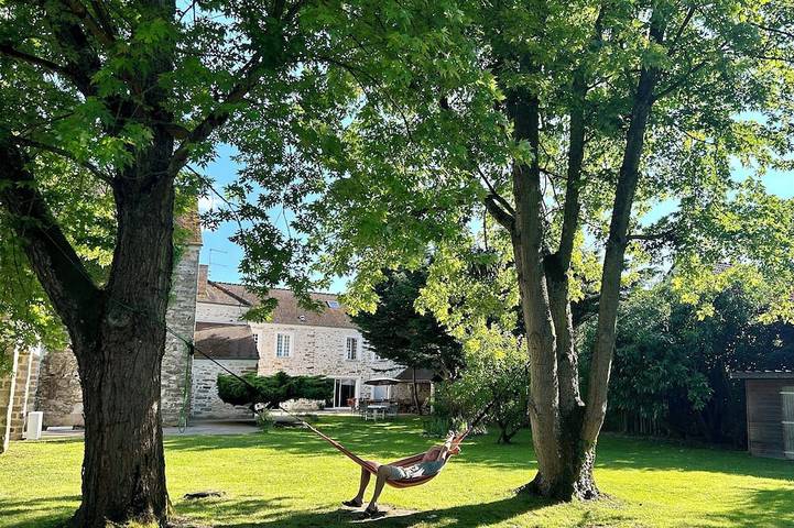 Gîte pour 15 personnes, avec jardin et jacuzzi à Châtillon-la-Borde