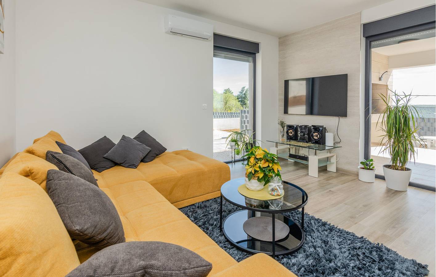 Holiday home for 6 people with garden in Podvršje, Ljubac