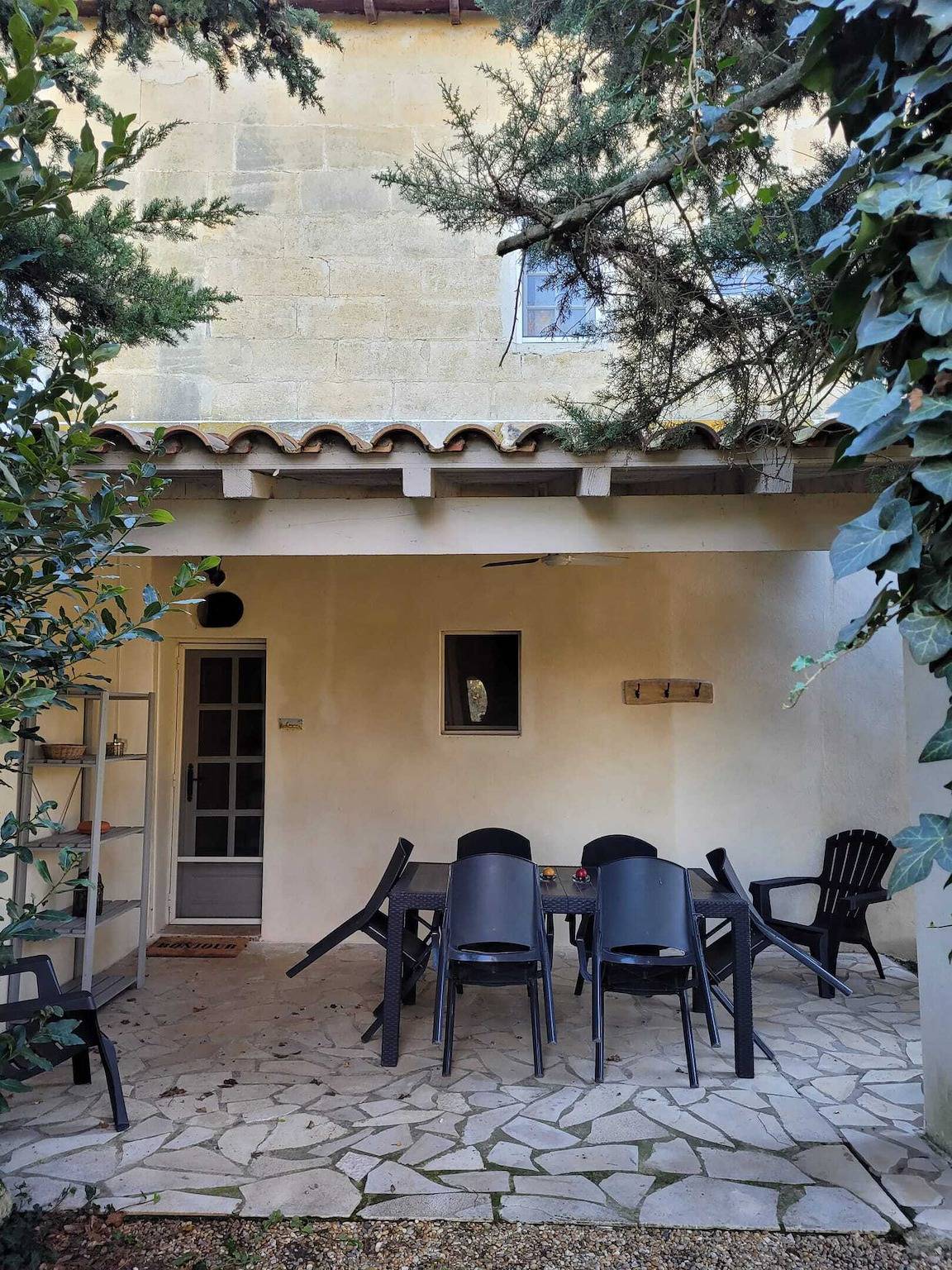 Appartement entier, Appartement lumineux à Arles avec piscine partagée in Albaron, Arles
