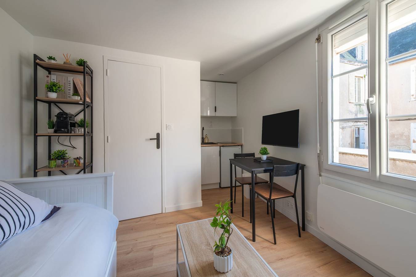 Entire studio, L'Ambroise - Wifi - Centre-ville - Gare in Laval, Mayenne