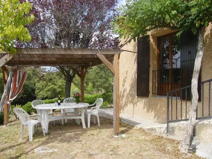 Gîte pour 4 personnes, avec jardin dans l' Aude