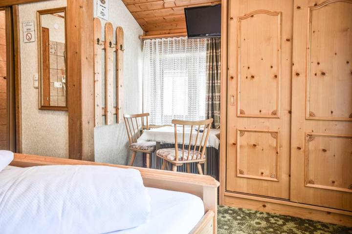 Chambre double, douche, Wc, non-fumeur in Schönau, Bach