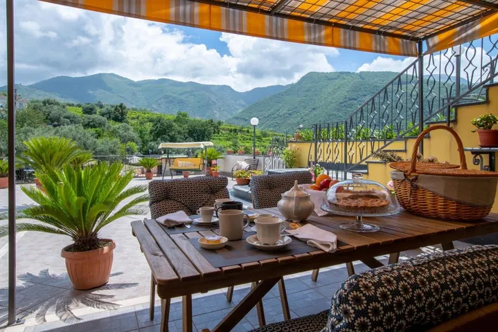 Bed and breakfast per 3 persone, con panorama e giardino - 1