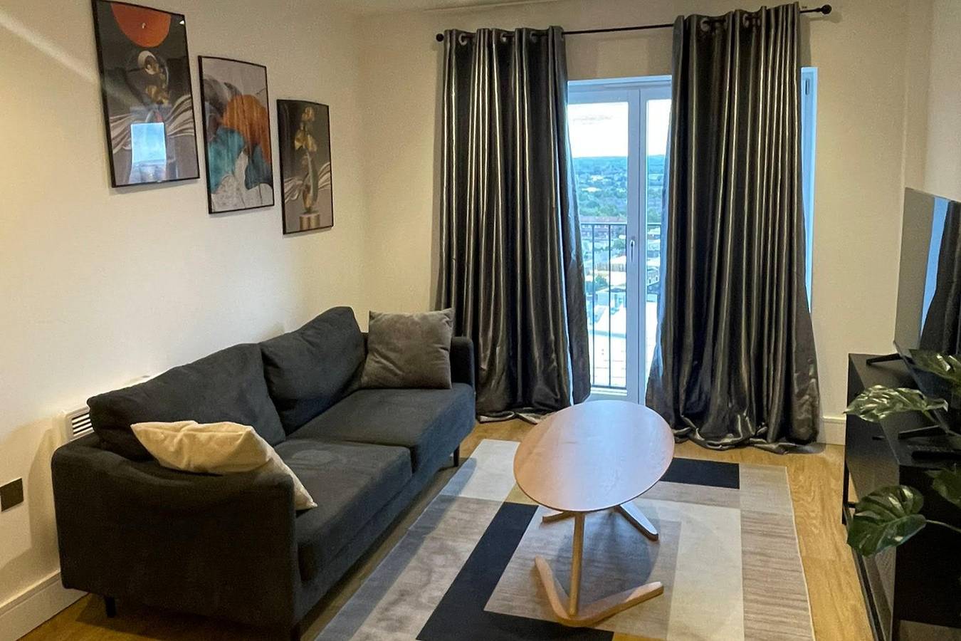 Entire holiday apartment, 1 Bed Apartment- Sleeps 2, Parking, Pets Allowed in Birmingham, Birmingham Area