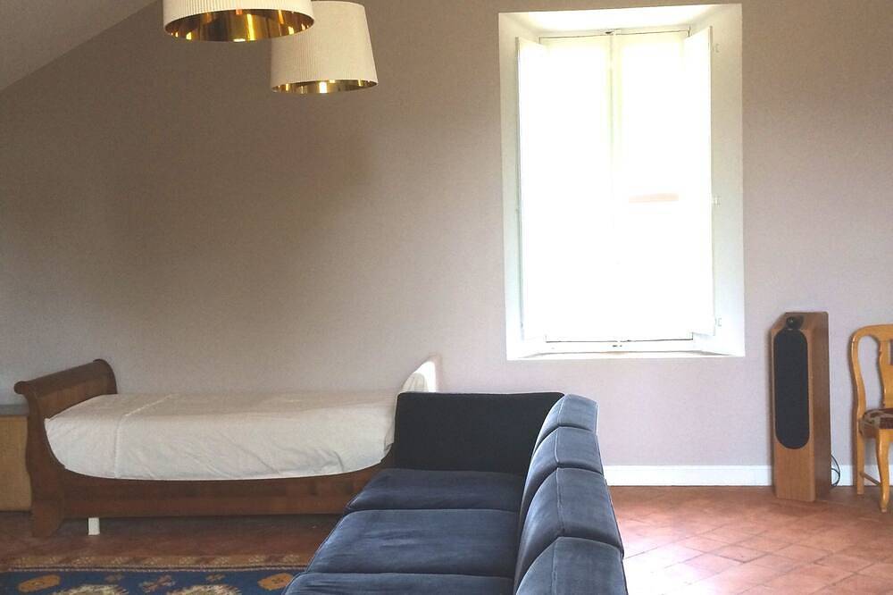 Idyllic Secluded Provençal Villa in Protected Park Land in Le Luc, Draguignan region