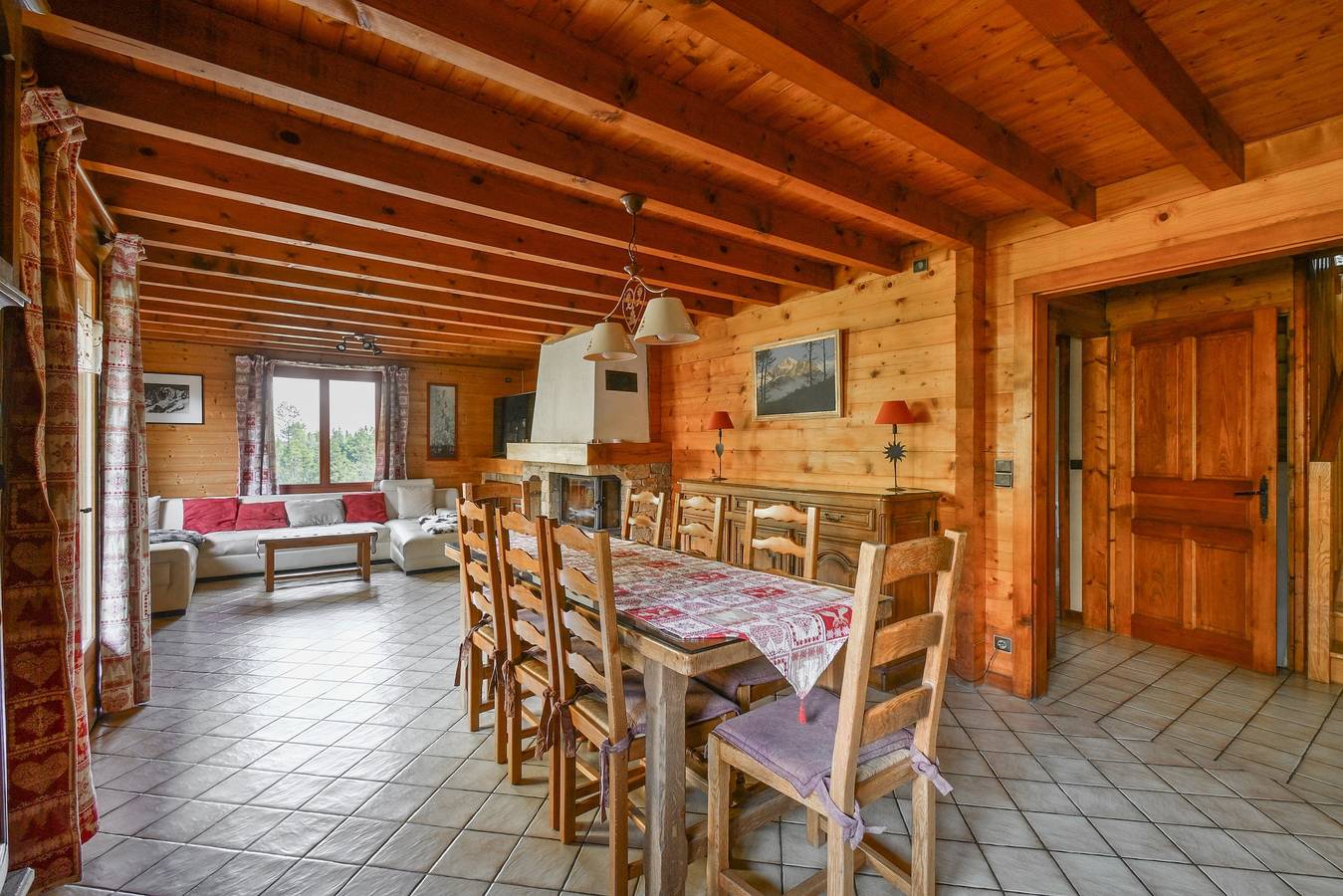 Chalet « Denali » avec Jacuzzi vue sur la montagne, terrasse privée et Wi-Fi in Les Clefs, Région d'Annecy
