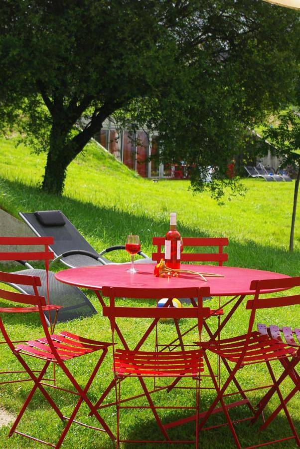 Parc de vacances pour 2 personnes, avec vue ainsi que piscine et jardin, animaux acceptés à Sainte-Féréole