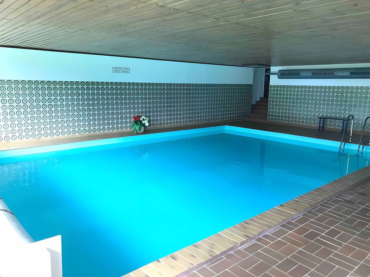 Apartamento inteiro, Apartamento que aceita cães com piscina partilhada, jardim comum e varanda in Hausern, Floresta Negra do Sul
