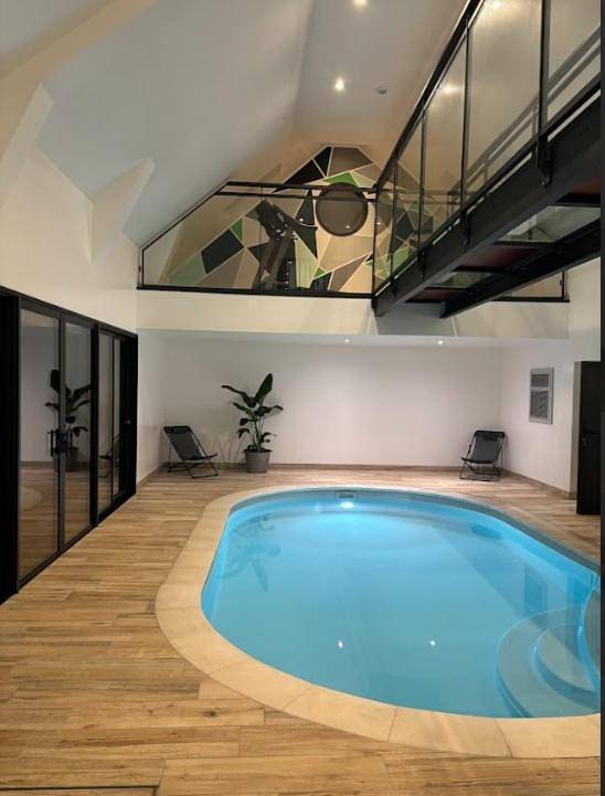 Location de vacances pour 10 personnes, avec jacuzzi ainsi que piscine et terrasse dans Oisseau - 2