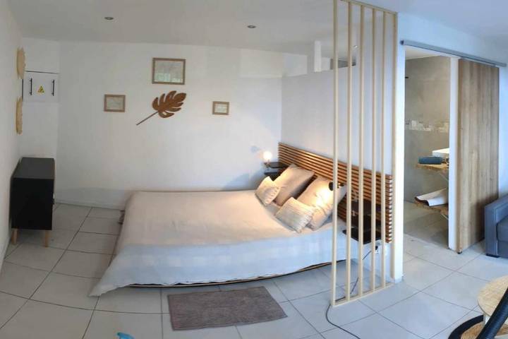 Gîte pour 4 personnes, avec vue et terrasse à L'Étang-Salé - 2