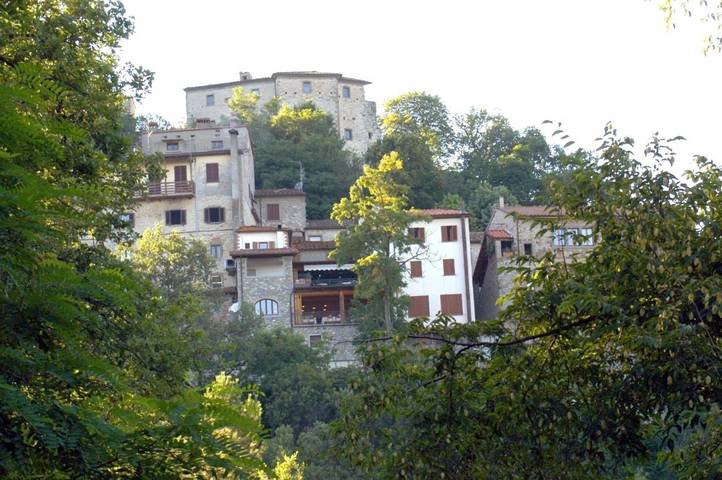 Appartamento, con Terrazza e Giardino a Caprese Michelangelo