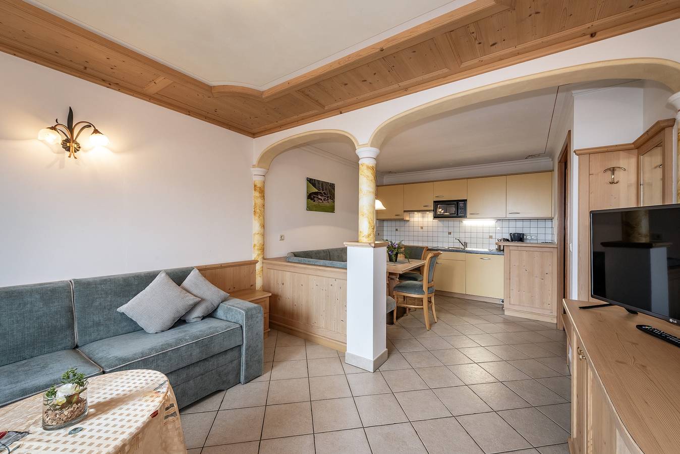 Entire apartment, 'Residence Diana Apartment 102' with Mountain View, Balcony & Wi-Fi in Terenten, Dolomiti Superski