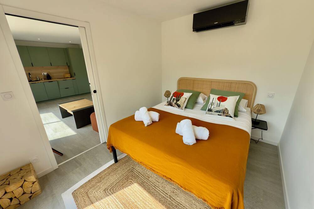 State-of-the-art lodge with private whirlpool, Ac and high-speed wifi. in Boucau, Region de Bayona