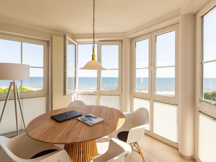 Ferienwohnung für 4 Personen, mit Balkon und Meerblick sowie Seeblick