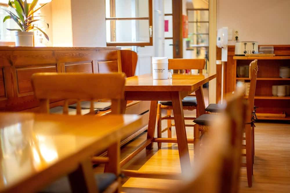 Einzelzimmer  mit Etagenbad 1 - Jugendgästehaus in Cottbus, Lausitz