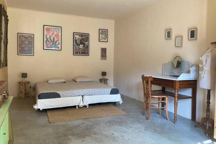 The Countryside: A Peaceful Home with a Garden and Pond in Lauris, Parque natural regional del Luberon