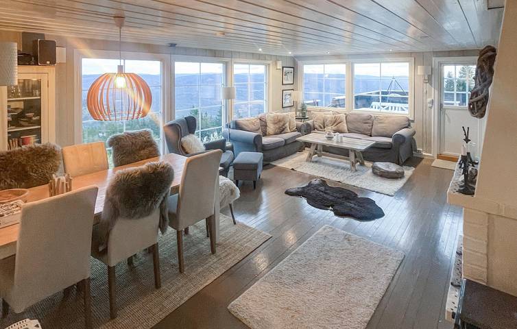 Ferienhaus für 9 Personen mit Terrasse in Bø