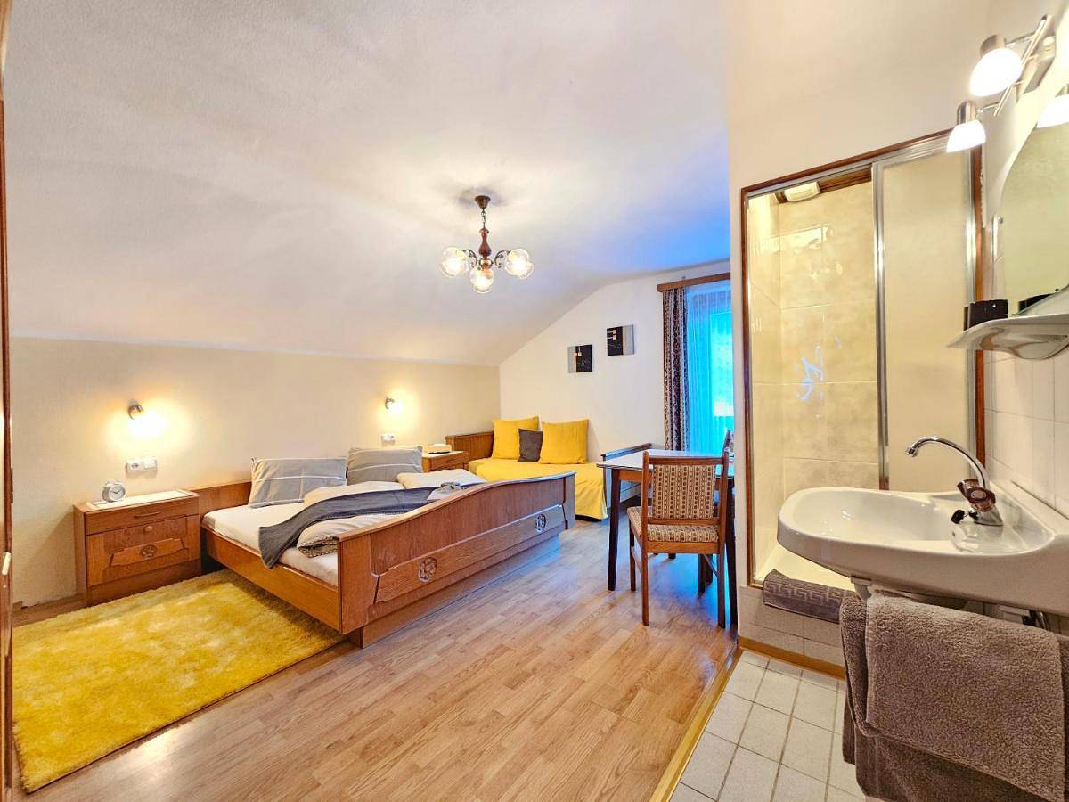 Double Room with Shared Toilet in Schobergruppe, Heiligenblut