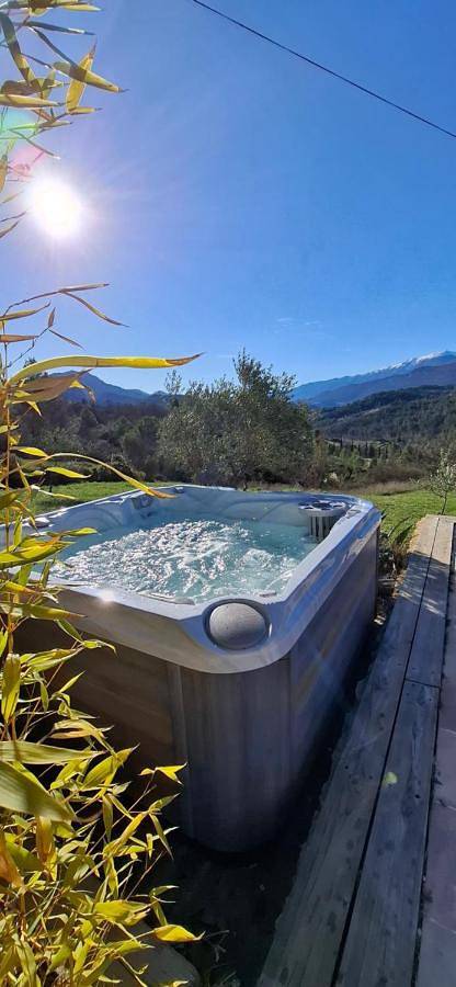 Chambre d’hôte pour 3 personnes, avec jardin et jacuzzi ainsi que terrasse et piscine