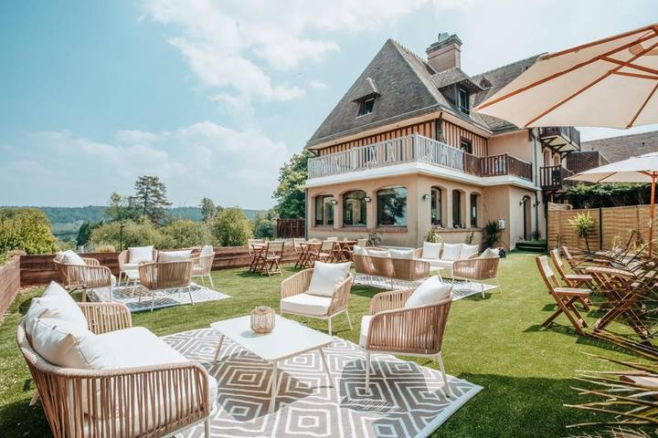 Hôtel pour 4 personnes, avec jardin et piscine, animaux acceptés
