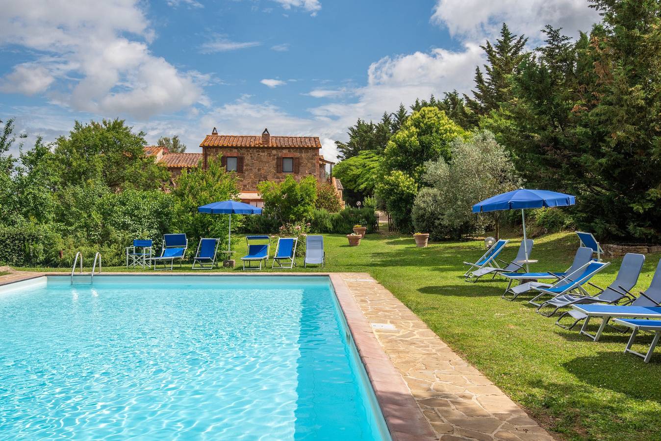 Appartement entier, Appartement 'Podere Il Tigliolo Sulla' avec piscine partagée, terrasse privée et Wi-Fi in Castiglione d'Orcia region, Val d'Orcia