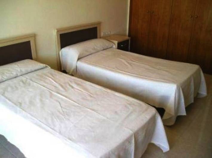 Chambre d’hôte pour 2 personnes, avec jardin et vue ainsi que balcon et piscine, adapté aux familles à Sitges - 2