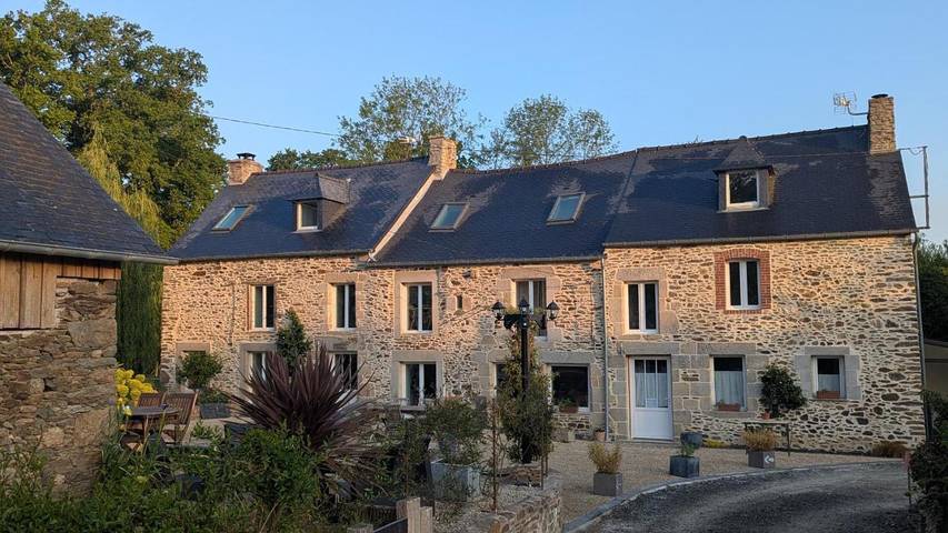 Chambre d’hôte pour 4 personnes, avec Terrasse ainsi que Jardin et Vue à Pleslin-Trigavou