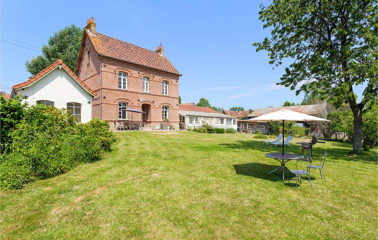 Location de vacances pour 10 personnes, avec Terrasse ainsi que Jardin et Sauna à Sains-lès-Fressin