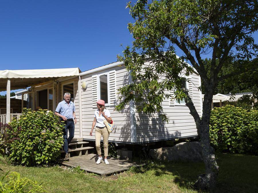 Flower Camping Le Kerleyou - Mobilhome 6 personas - Mobil-home confort 31m² - 3 habitaciones - Terraza cubierta 18m² - Tv + lavavajillas in Douarnenez, Iroise