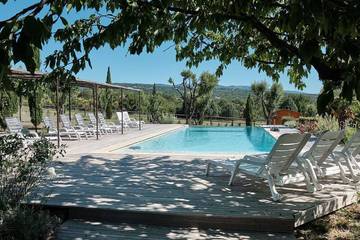 Cottage pour 4 personnes, avec piscine et jardin à Sigonce