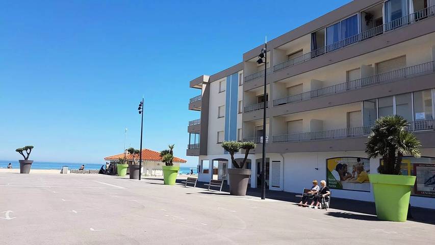 Gîte pour 6 personnes, avec terrasse dans Plage Maillol - 2