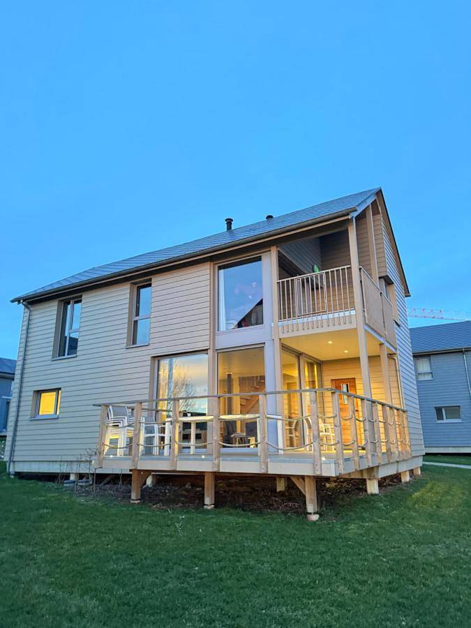Parc de vacances pour 8 personnes, avec Balcon et Jacuzzi ainsi que Terrasse et Jardin à Froidchapelle