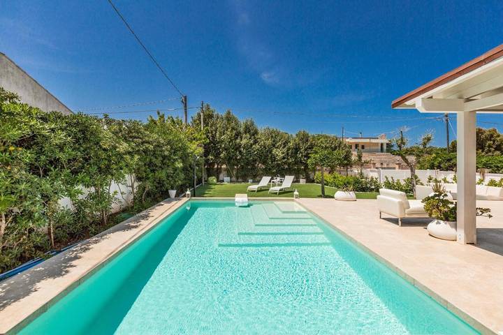 Villa pour 8 personnes, avec terrasse ainsi que jardin et piscine, animaux acceptés à Monticelli - 2