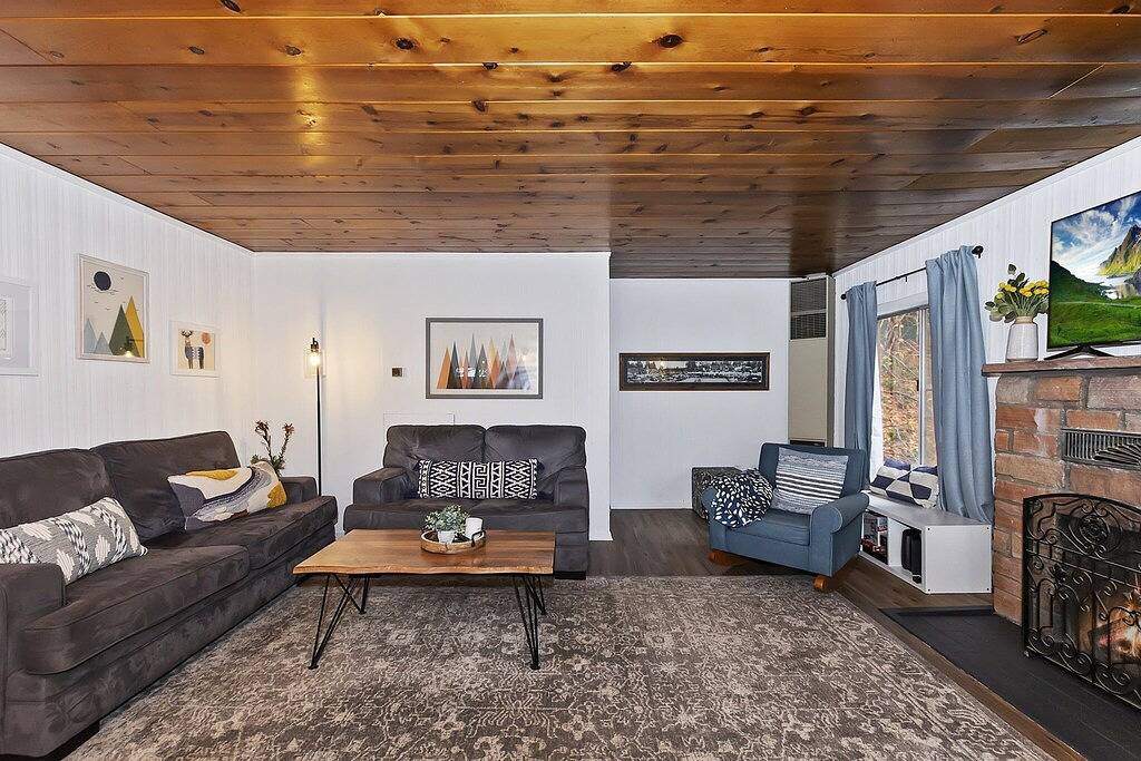 Log Cabin for 9 Guests in Lake Arrowhead, San Bernardino County