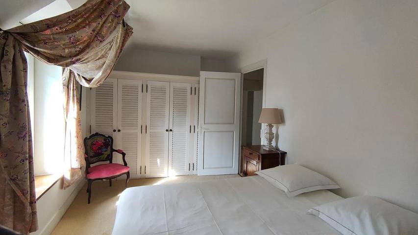 Location de vacances pour 13 personnes, avec terrasse ainsi que jardin et piscine à Levernois - 4