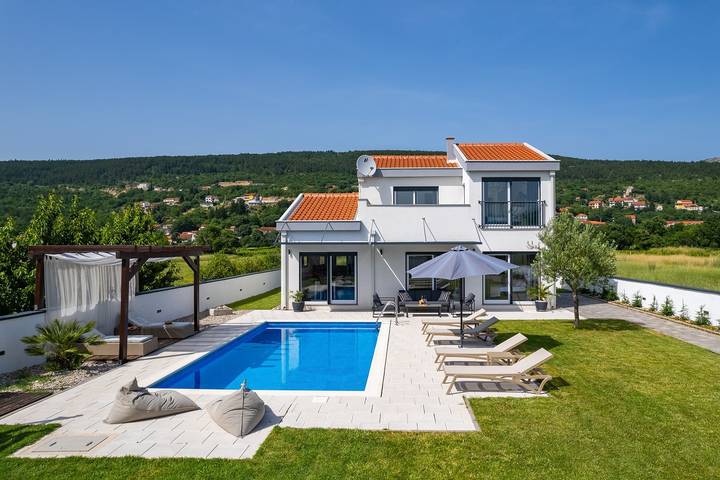 Die Villa Anja ist eine Villa mit 4 Schlafzimmern und einem 32 m2 großen beheizten Pool in der Nähe von Imotski in Imotski, Makarska Riviera