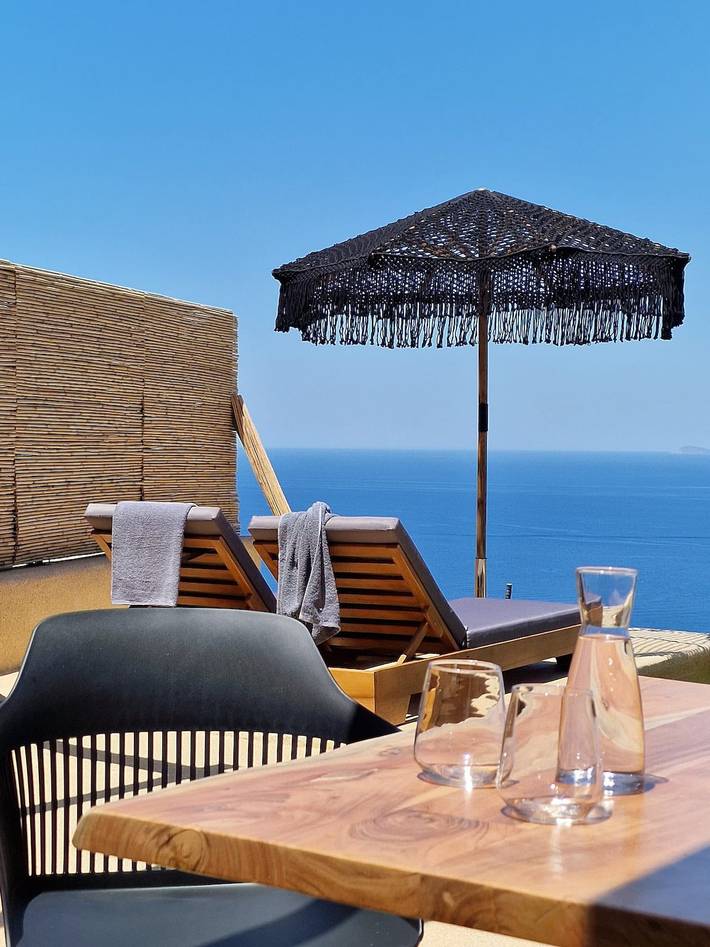 Location de vacances pour 2 personnes, avec vue sur l’océan et terrasse dans Folégandros - 2