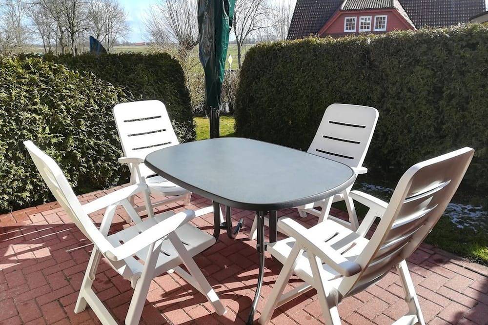 Ganze Wohnung, Die ebenerdige Ferienwohnung Strandläufer bietet maritimen Wohnkomfort für Familien, einen großen Garten und heißt bis zu zwei Hunde herzlich willkommen. in Förrien, Wangerland