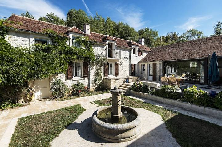 Gîte pour 8 personnes, avec jardin et terrasse à Ouanne