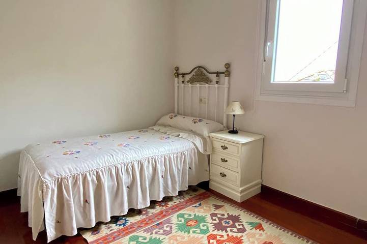 Appartement entier, Appartement dans un emplacement idéal avec une vue imprenable et à quelques minutes de la plage! in Ortigueira, Rías Altas