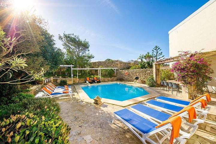 Casa rural para 11 pessoas, com jardim e piscina, com animais de estimação em Malta
