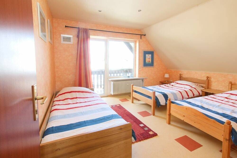 Entire apartment, Haus Buchholz apartment 4 for families and groups of multiple apartments. in Liesenich, Cochem-Zell