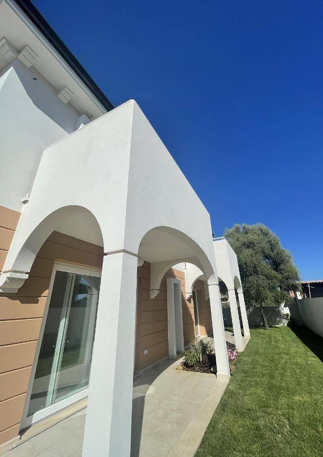 Ferienwohnung für 4 Personen, mit Terrasse und Garten sowie Pool und Ausblick in Pula (Italien)