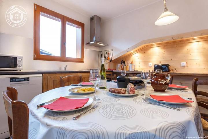 Gîte pour 6 personnes, avec terrasse et jardin, animaux acceptés à La Léchère - 4