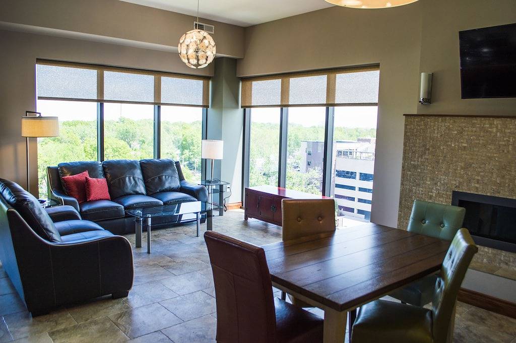 Ganze Wohnung, Luxus Modern Downtown Columbia Lofts. 2 Betten, 2 Bäder in Columbia (MO), Missouri