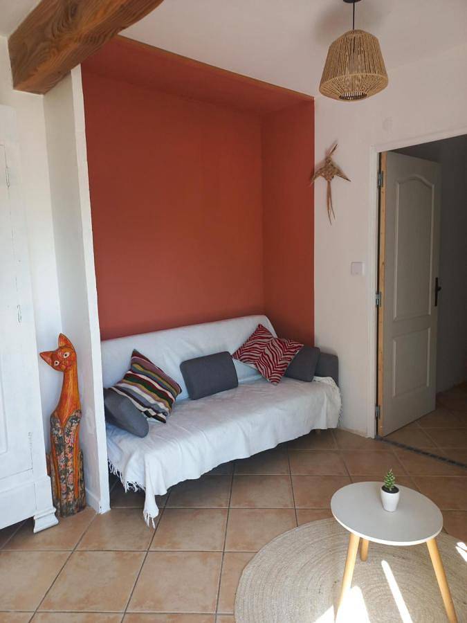 Appartement entier, One-Bedroom Apartment in Céret, Côte méditerranéenne (France)