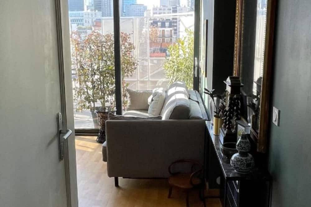 Entire apartment, Charming apartment with sunny terrace 10 minutes' walk from La Défense in Courbevoie, Hauts-de-Seine