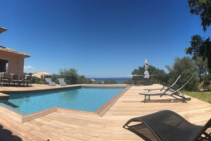 Villa pour 12 personnes, avec jardin et terrasse, animaux acceptés à Sari-Solenzara